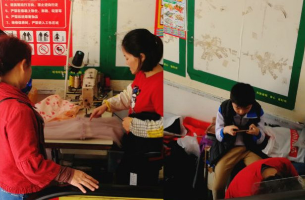 年轻母亲带儿子摆地摊修补衣服,一旁儿子的做法让母亲很是无奈!