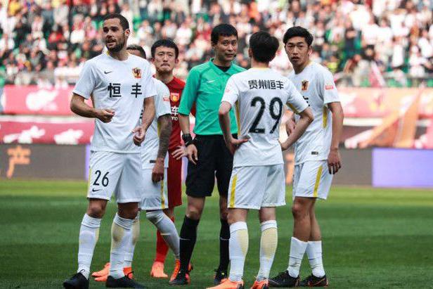 半场没过算是越位?英超赛场给出证明,打脸中超