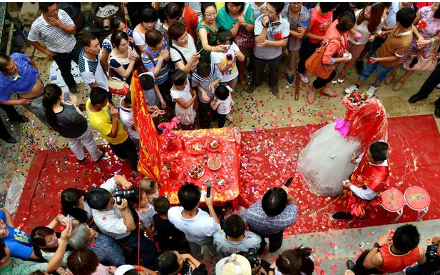 彩礼太高,美女嫌弃我家穷不肯嫁,几年后抢着要