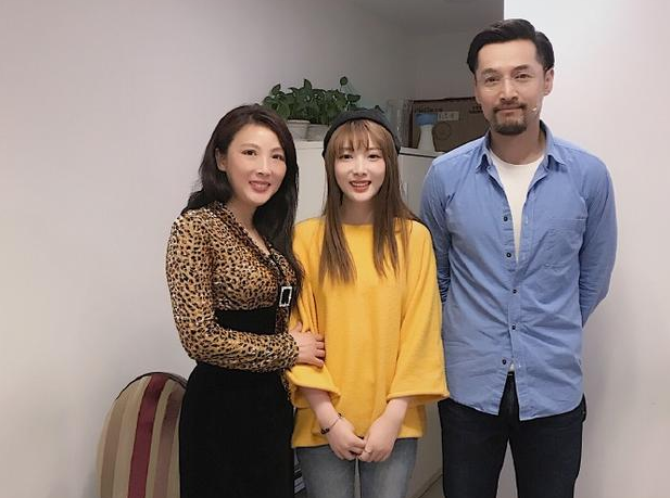 回忆杀！胡歌郭晓婷罕见同框 仙剑奇侠传3景天花楹同框了