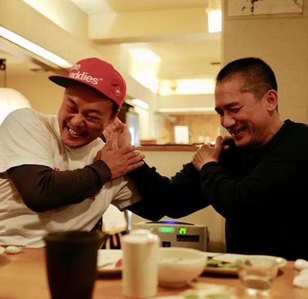 徐濠萦庆生会看出陈奕迅不仅和梁朝伟感情好 和张震也很好