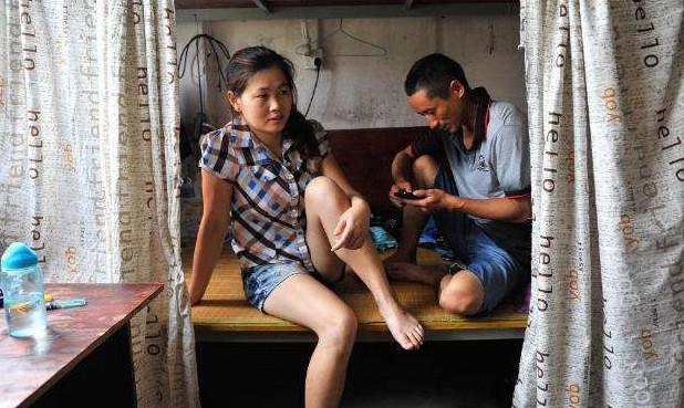 实拍农民工夫妻的工人生活,集体宿舍集体生活