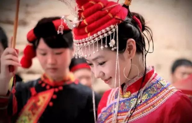 竟有如此婚俗!男方收女方彩礼,改女方姓…