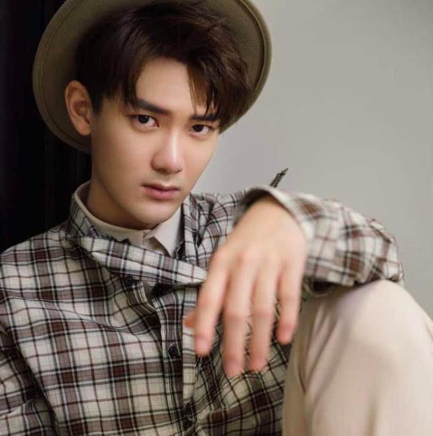 郑爽新剧高薪招聘群众演员, 正式确定男主为小