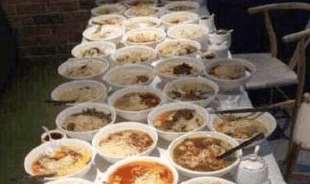 男子因为饭店厨师和服务员态度差,怒点37碗面