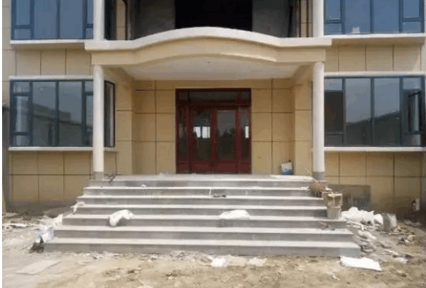 我觉得还可以,在农村这样建也算得上是一个好户型了.