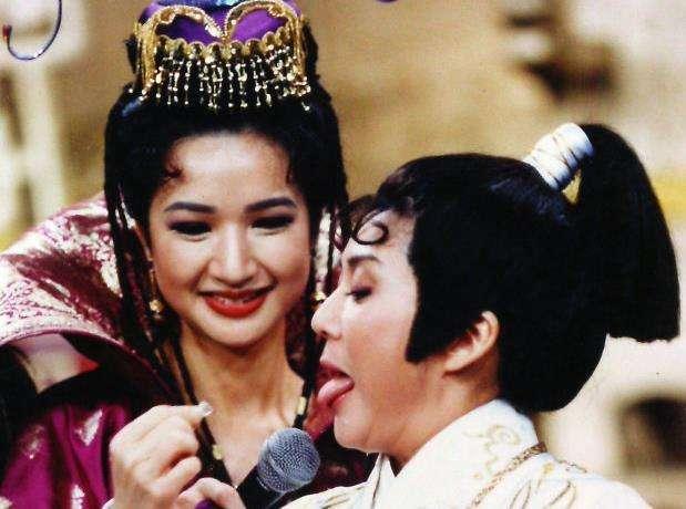 她曾是ATV女艺人，大方承认隆胸的一代亚姐，如今50多岁活成这样