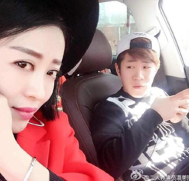 “刘能”王小利全家近照，前妻漂亮有气质，两任妻子都生一儿子