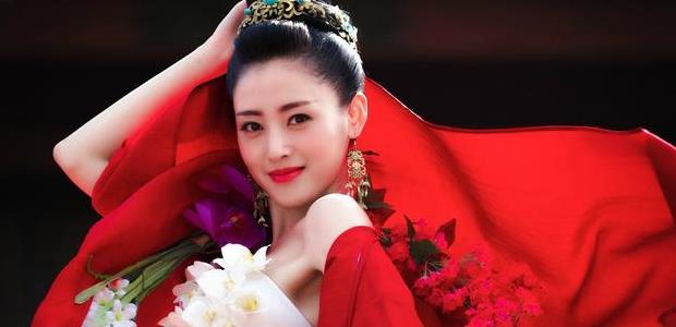 名媛张天爱与林青霞先后同嫁一夫,被BBC誉为