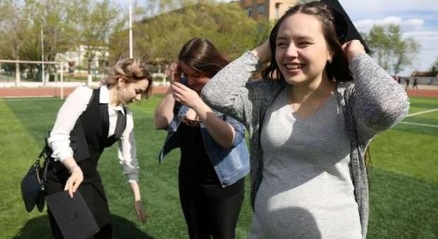俄罗斯女大学生怀孕可享受三个月产假, 竟然还有多项生育补贴