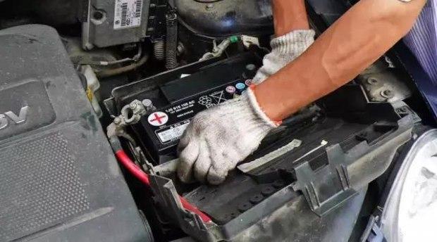 车放几天都不开,这4个地方一定要检查,不然怎