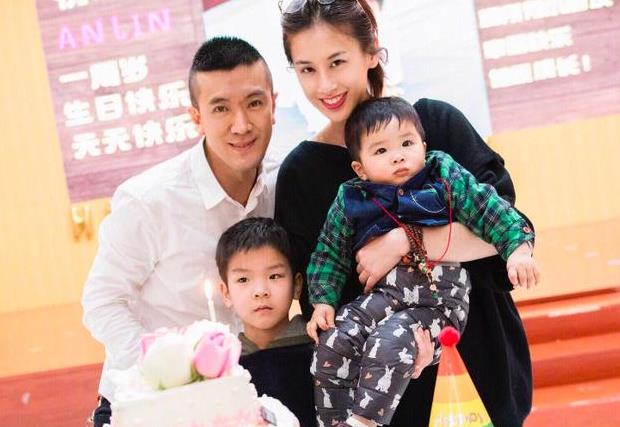 黄圣依杨子最新全家福曝光，杨子被质疑整容，黄圣依被骂上位成功