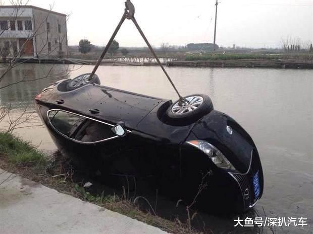 落水后, 汽车能漂浮30-120秒, 这个数据要牢记!