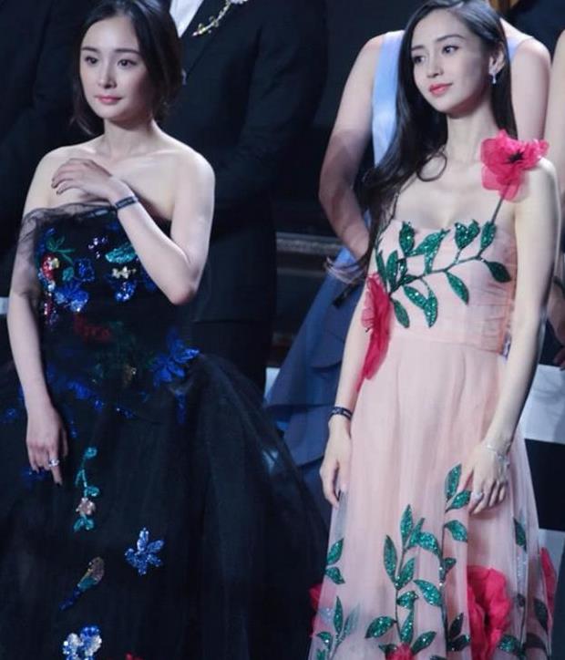 31岁杨幂与28岁杨颖同框图,网友:不同风格的比拼