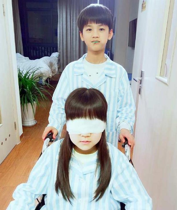 《一起同过窗》毕十三童年照曝光,和第二季的