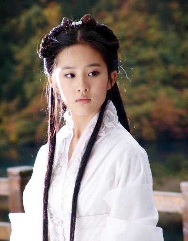 李若彤时隔22年再扮“小龙女”，竟惹来刘亦菲粉丝的讽刺挖苦！