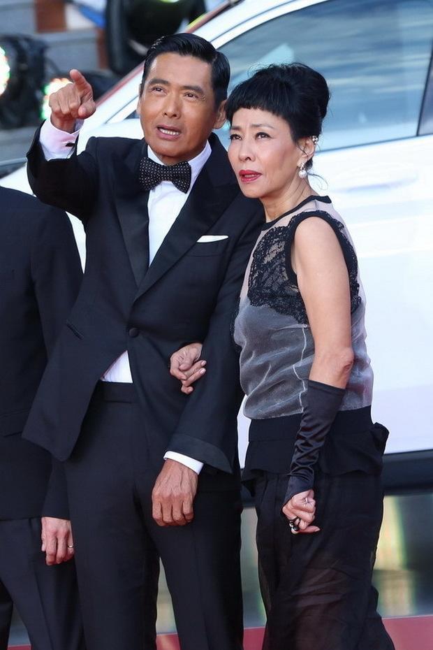 周润发裸捐56亿身家,妻子陈荟莲:将无法带给女儿的爱