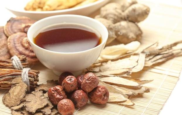 男人手脚冰凉多半是肾阳虚,每天这个时间泡脚