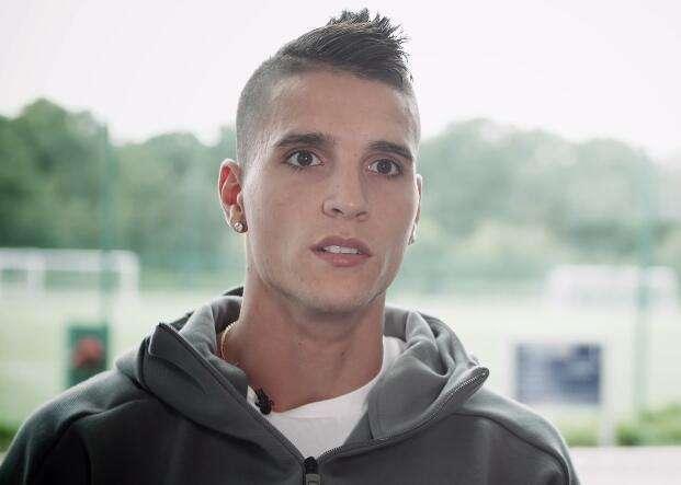 什么叫白眼狼?库蒂尼奥:荣幸与梅西一起踢球!