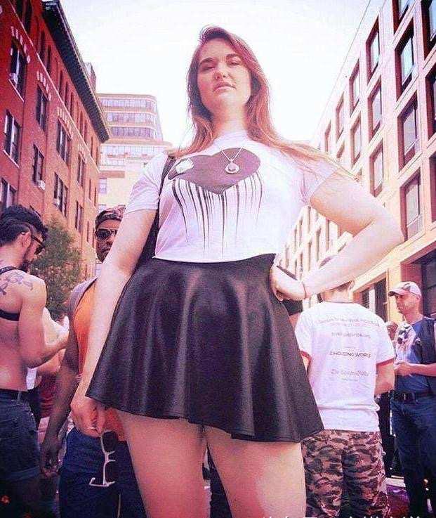 两米高女巨人和她的矮人老公,公开展示私生活!