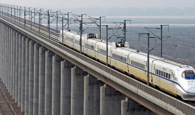 高铁黄河第一桥,一公里造价2亿元,175个桥墩,雄