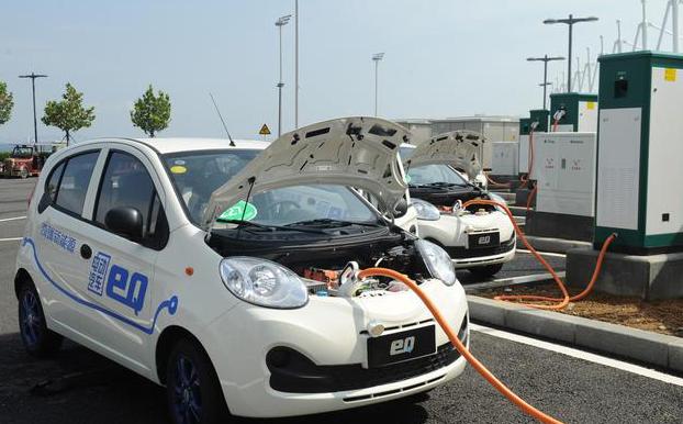 新能源汽车电池寿命大概在6年,更换一块电池的