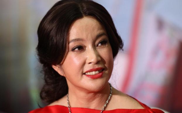刘晓庆与74岁老公近照:刘晓庆气质风采依旧,丈夫满头