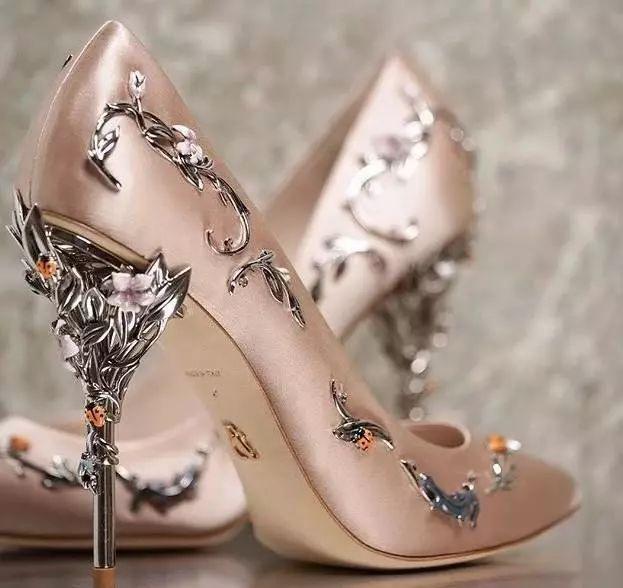 心理测试:4款精致高跟鞋,你选哪个颜色?揭露你