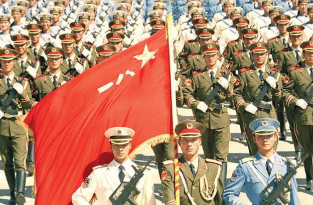 中国军队连续更换了5次军服,官兵们为何都没有