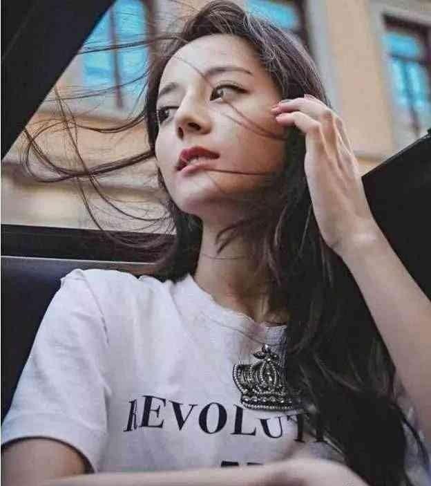 要注意安全 迪丽热巴的一组照片惊动了交警