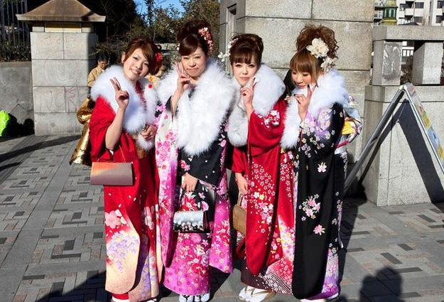 日本和服后面的小垫是用来干什么的?真相让人