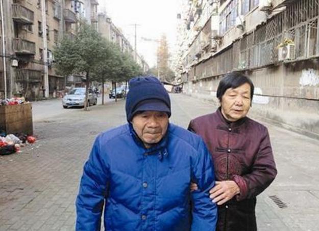 生女儿公婆逼我离婚，几年后前夫去世，我让他们后悔不已！
