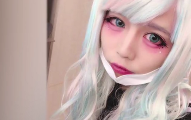 漂亮可爱主播当面教化妆 卸下妆的那一刻吓坏