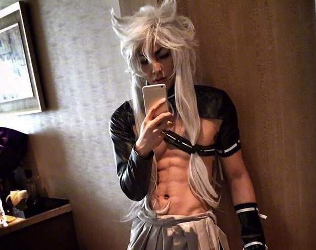 性感剑男人《汪东城cos「刀剑乱舞」小狐丸》魔性腹肌