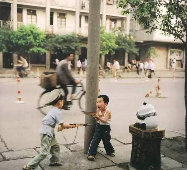 记忆:80年代的夏天,孩子们玩得很开心!