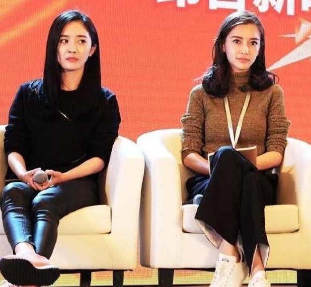 杨幂杨颖同框, 杨幂斜眼看杨颖, 网友: 还是baby看起来漂亮点