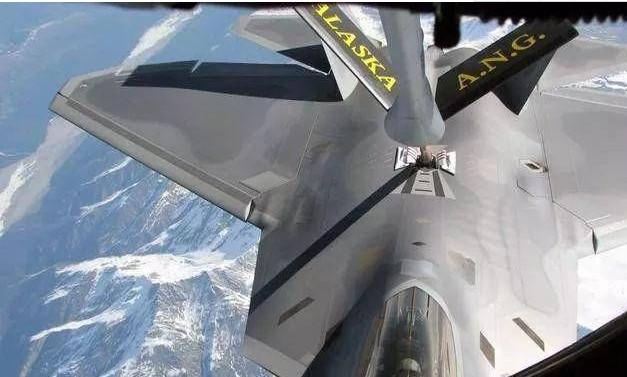 歼20再次迎来升级大改造,背部将掏大洞:战胜美