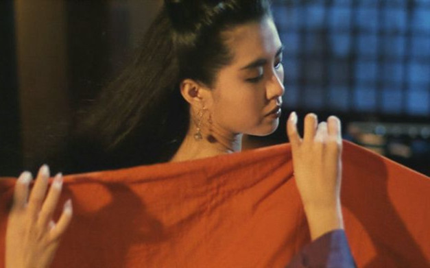 香港影片中四个最惊艳镜头:林青霞饮酒,朱茵眨