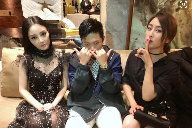 李小璐开宾利夜宿pgone家,中途换3次司机内幕是?