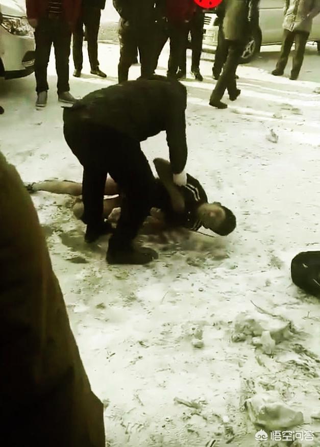 哈尔滨17岁男子疑似冻死街头, 到底是谁的责任?