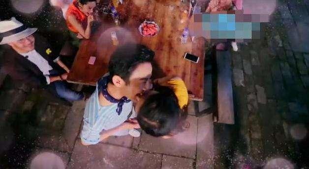 赵丽颖和何炅接吻照片曝光，何炅首次否认结婚是为了赵丽颖？