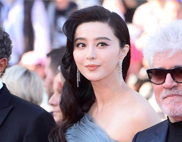 内地女演员片酬排行榜_客串3分钟,片酬100万,我顿悟了港台明星为什么想往内地跑