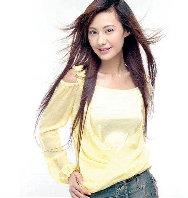 37岁杨雪近照: 美貌身材堪比超模, 如今一家三口幸福