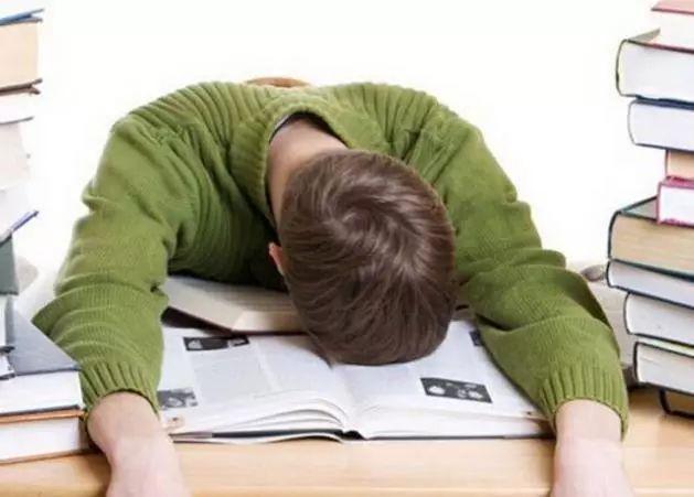 过度劳累图片_纵览新闻