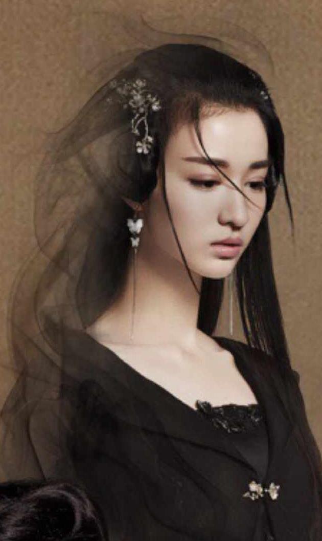 就算是黑衣古装,这些女星依旧是美得清丽脱俗