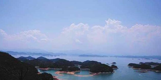 男子用泥鳅打窝 爽钓百斤大白鱼 据说此钓法在