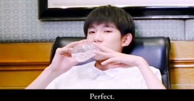 王源在火车上和外国老者聊天 暴露了他的英语