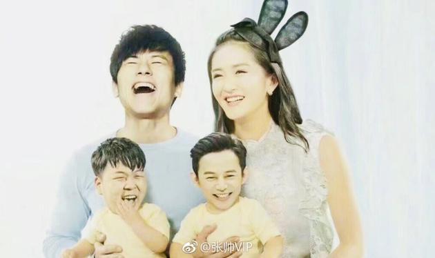 张杰、谢娜晒双胞胎女儿照 真是惨不忍睹