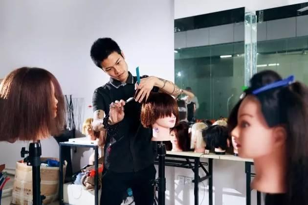 德州华夏美容美发学校开云体育- 开云体育官方网站- APP 