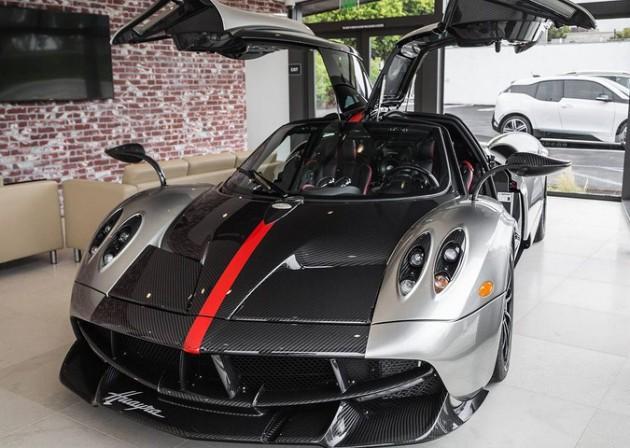 买新车还是选这辆里程数不到800公里的2016 Pagani Huayra呢？